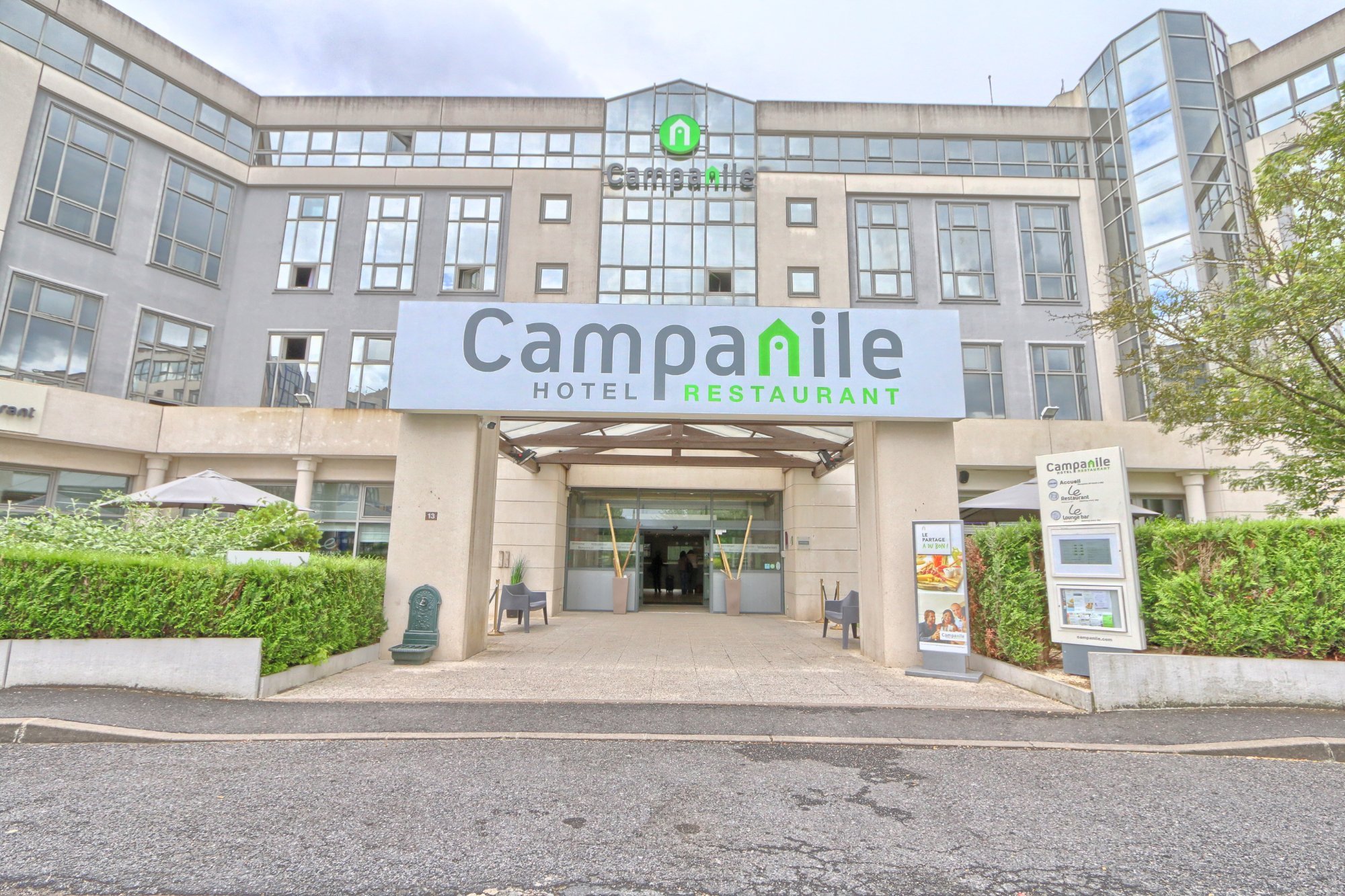 CAMPANILE ROISSY HOTEL (Roissy-en-France, Frankrijk) - Foto's, Reviews ...