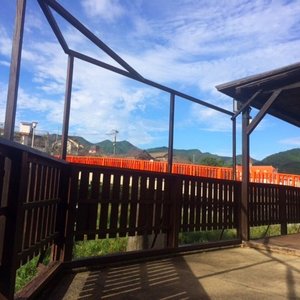 足湯から見える赤い橋