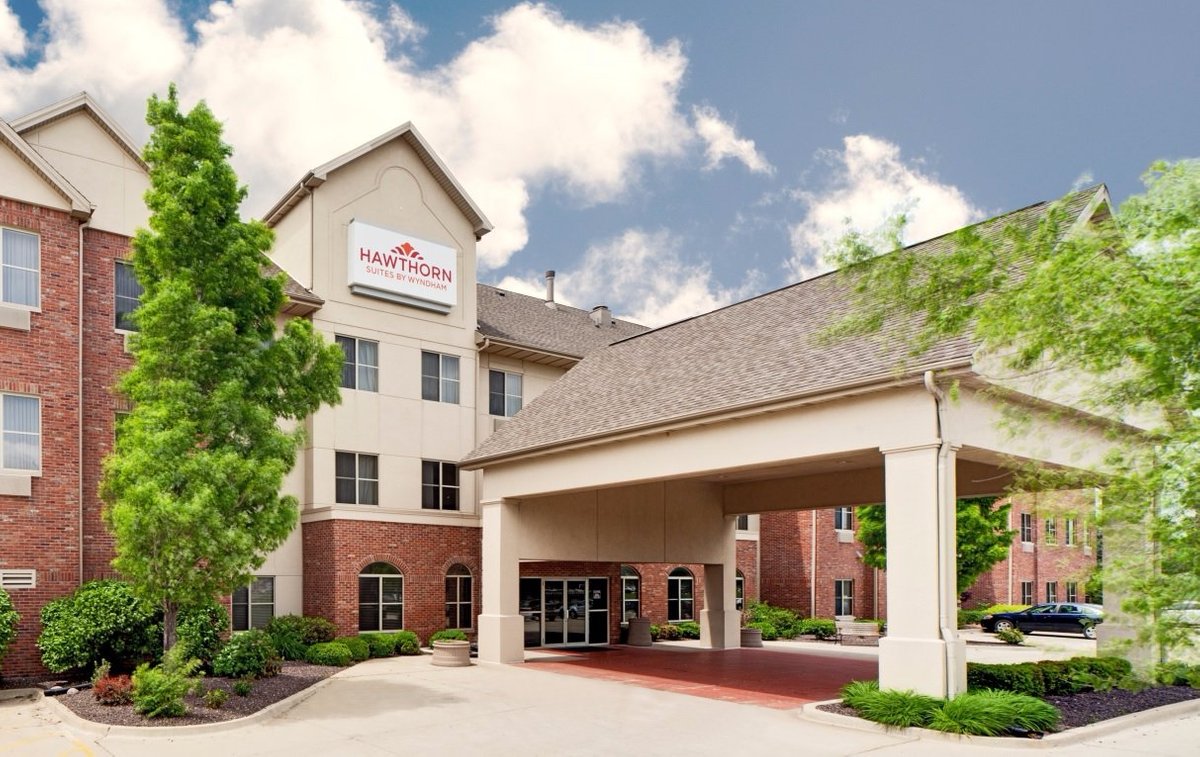 HAWTHORN SUITES BY WYNDHAM BLOOMINGTON - Updated 2024 (IL)