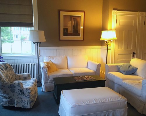 COLONY HOUSE BED & BREAKFAST - B&B Reviews (Keene, NH)