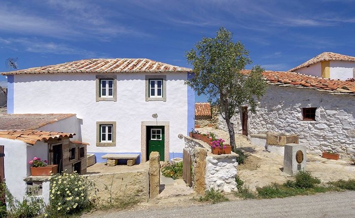 Restored, rustic and rural mini cottage in typical Portuguese