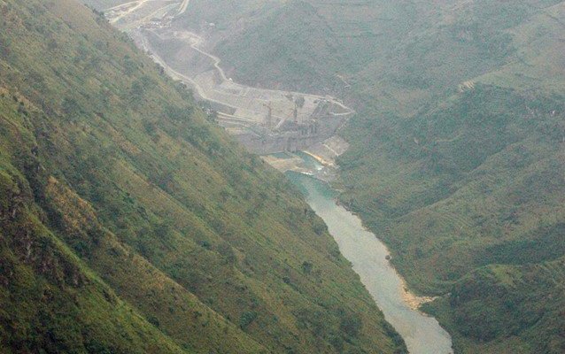 Dòng sông Nho Quế bên dưới đèo Mã Pí Lèng
