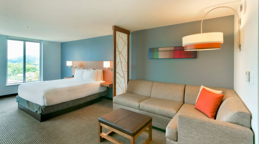 Spacious Mountain View Guestrooms