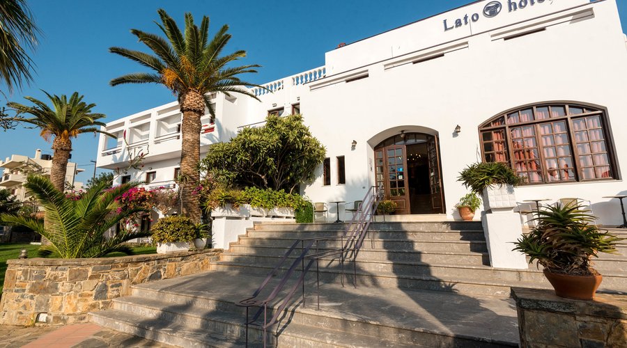Entrance at the Lato Hotel