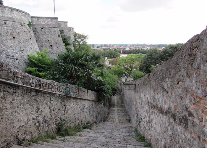 Крепостные стены - 17 век