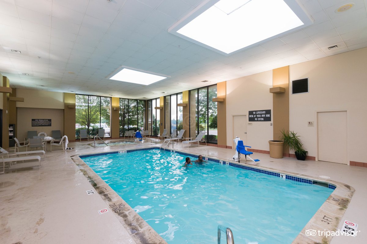 Doubletree By Hilton Hotel Detroit - Dearborn Pool: Pictures & Reviews ...