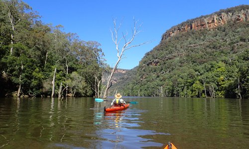kayaking up the river from Tallowa dam