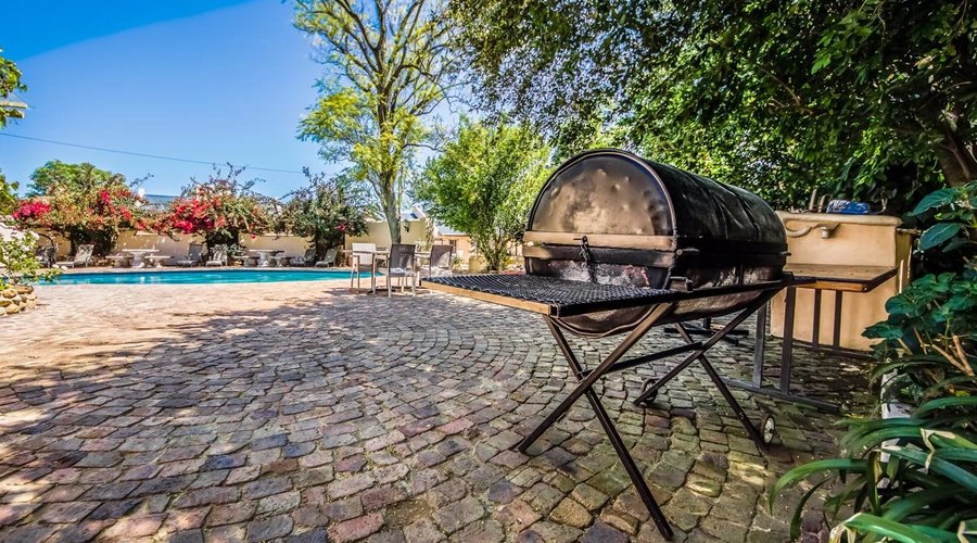 Braai facilities around the pool