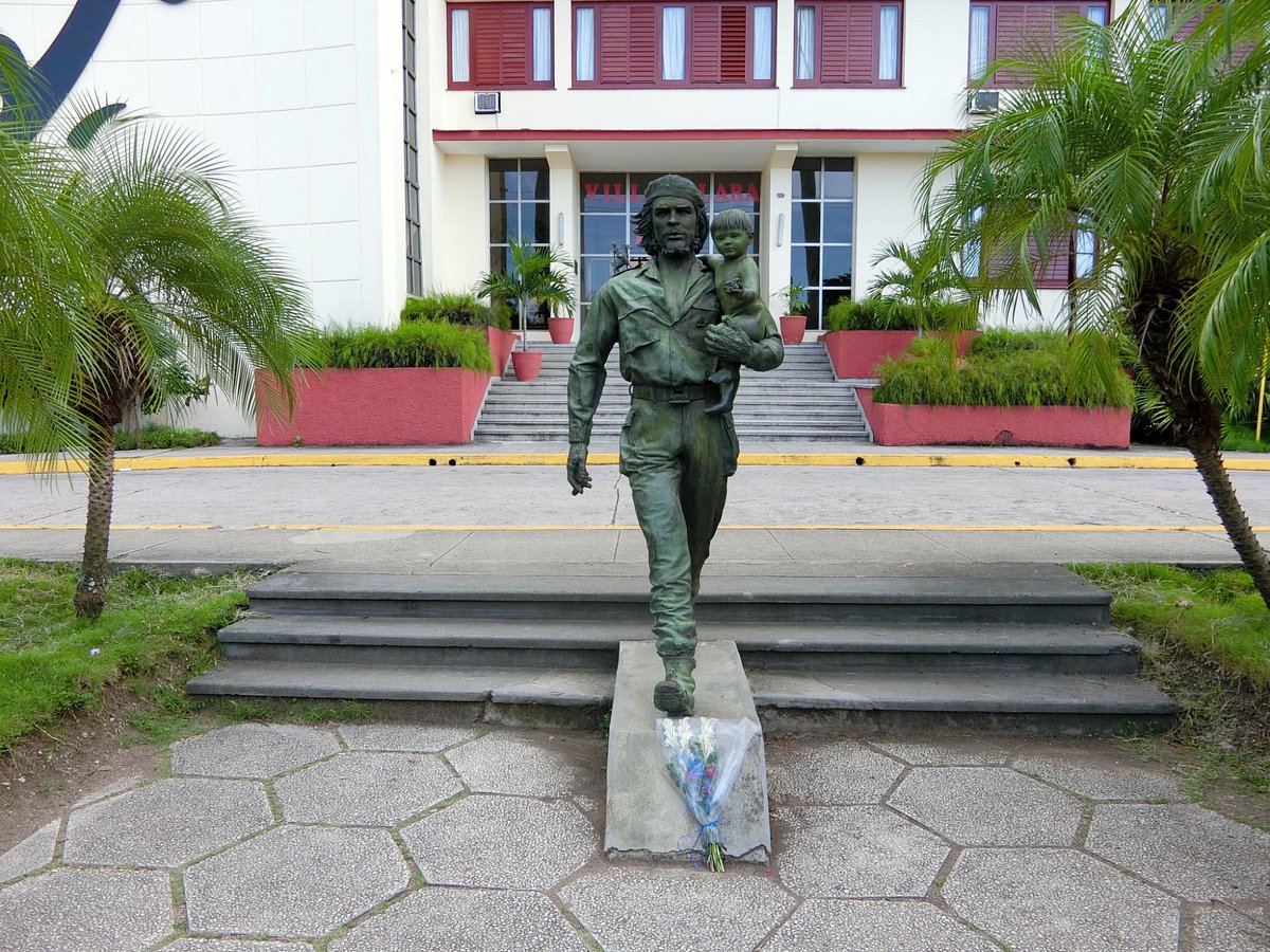Statue of Che Guevara Holding a Child (Santa Clara) - All You Need ...