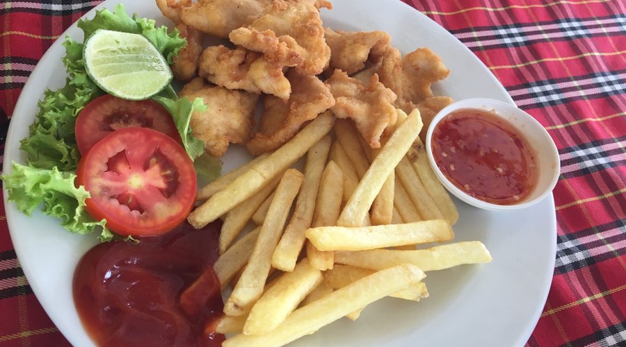 chicken nuggets and chips