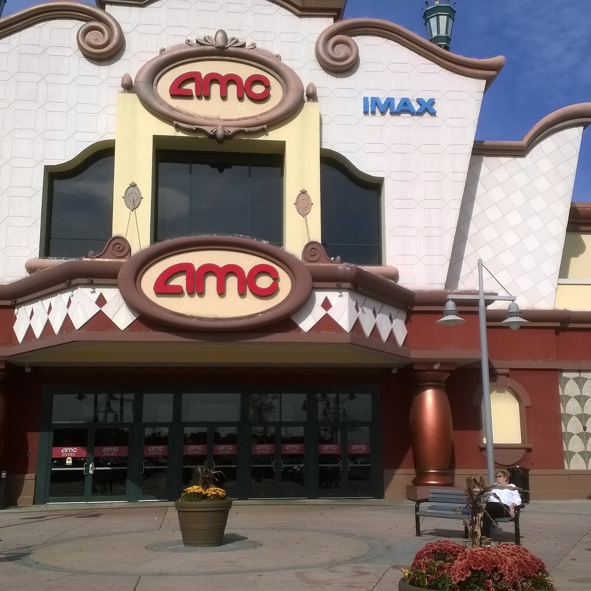 An “Ultra Lux” New AMC Dine-In Theater Is Now Open in Hackensack