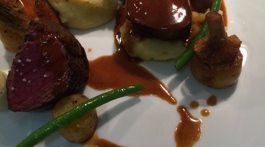 Plat filet d'autruche au girolles