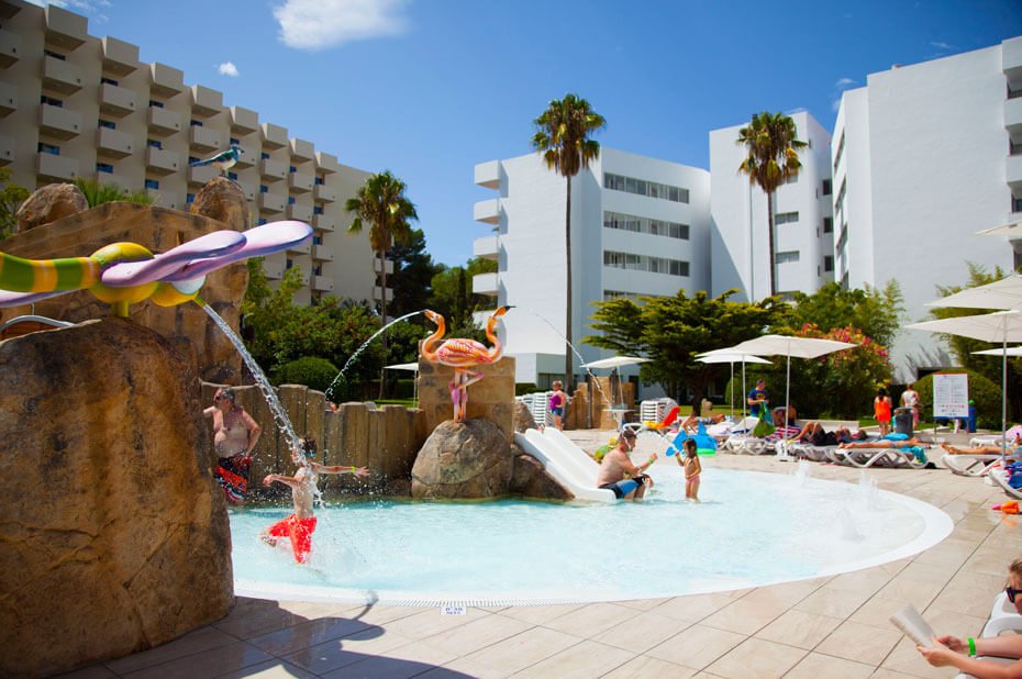 Hotel photo 1 of Globales Maioris.