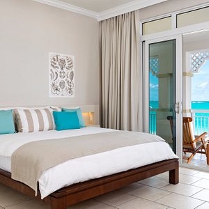 Beachfront suite bedroom