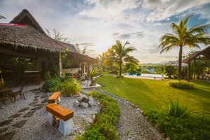 Pool & Beach