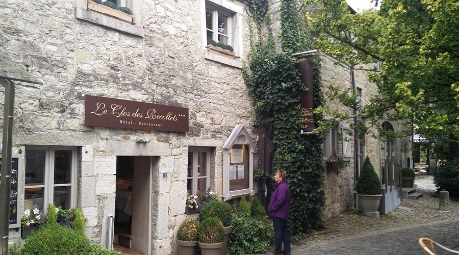 The hotel building. Here we are at the entrance of the restaurant. The hotel entrance can be see
