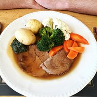 Lamm, Gemüse, Kartoffeln und Minzsauce