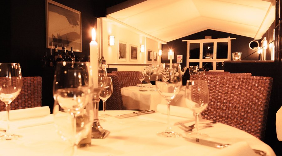 Gedeckter Tisch Abends