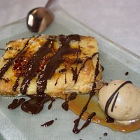 Menú Express, torrija caramleizada con chocolate caliente