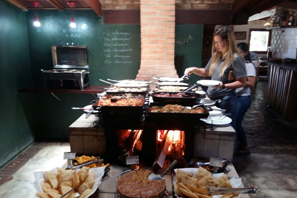 localizado de frente com praça – Foto de Bell Restaurante E Lanchonete,  Tremembé - Tripadvisor