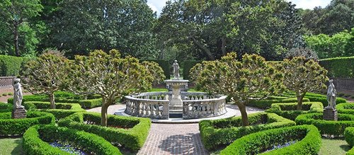 Elizabethan Gardens