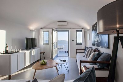 Hotel photo 12 of Ikies Santorini.