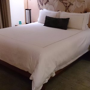 Huana Hotel (Style) in Shanghai, image may contain: Furniture, Bed