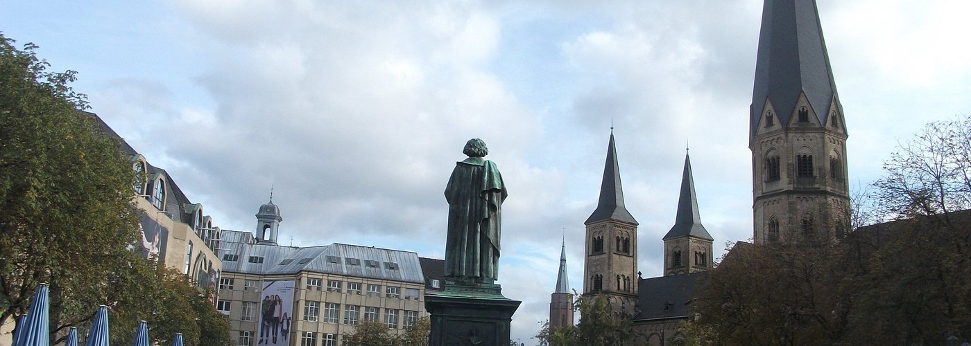ミュンスター広場にあるベートーヴェンの像