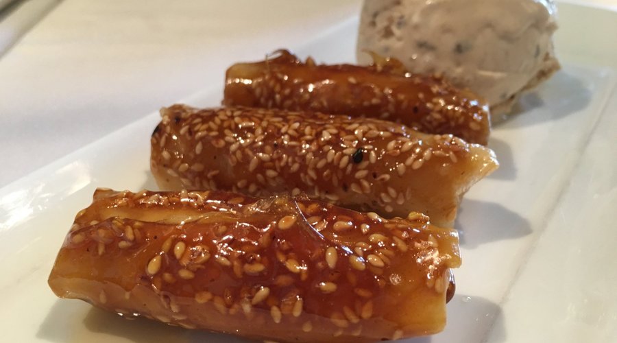 Rollitos de canela, manzana y caramelo