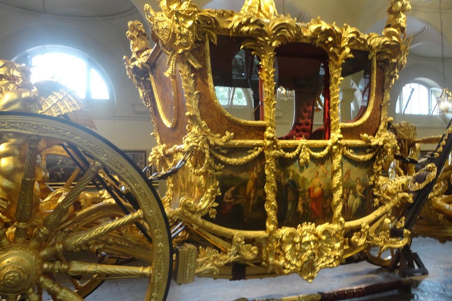 buckingham palace visit carriages