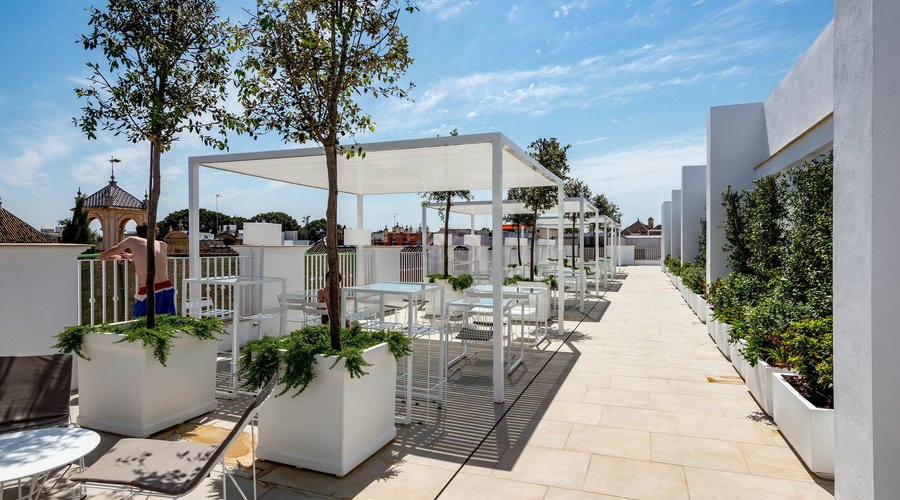 Pool Bar at the Hotel Fernando III