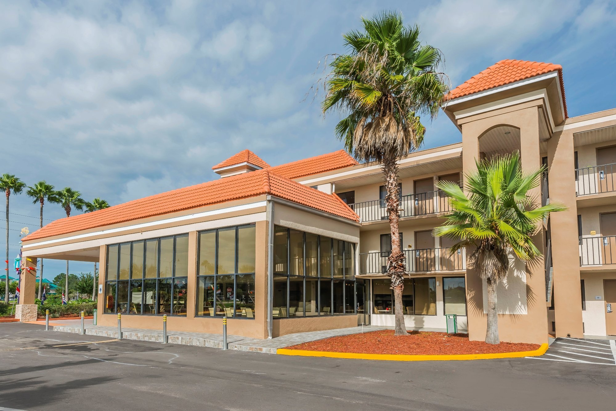 QUALITY INN SUITES KISSIMMEE BY THE LAKE Updated 2024 Reviews   Hotel Exterior 