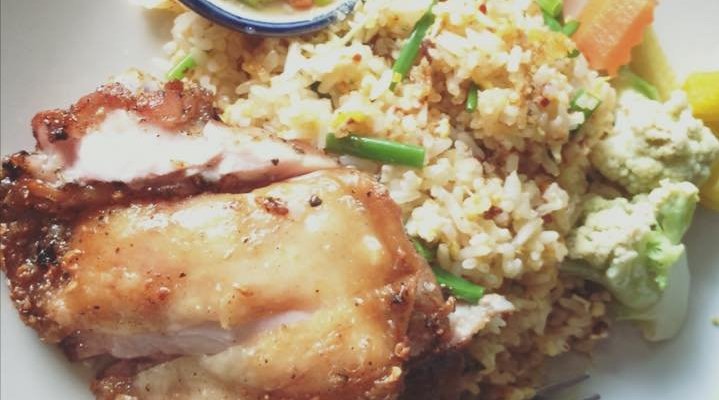 ข้าวผัด ไก่ย่างแสนอร่อย