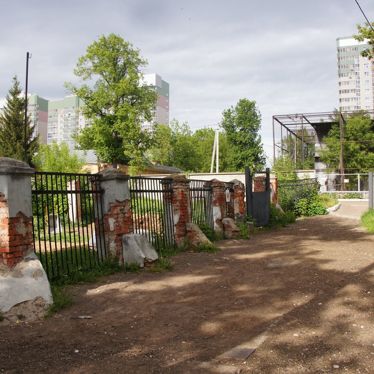 Гарден казань. Казанский зооботанический сад Казань. Корнер Гарден Казань. Комьюнити Гарден Казань. Родионовский сад в Казани.