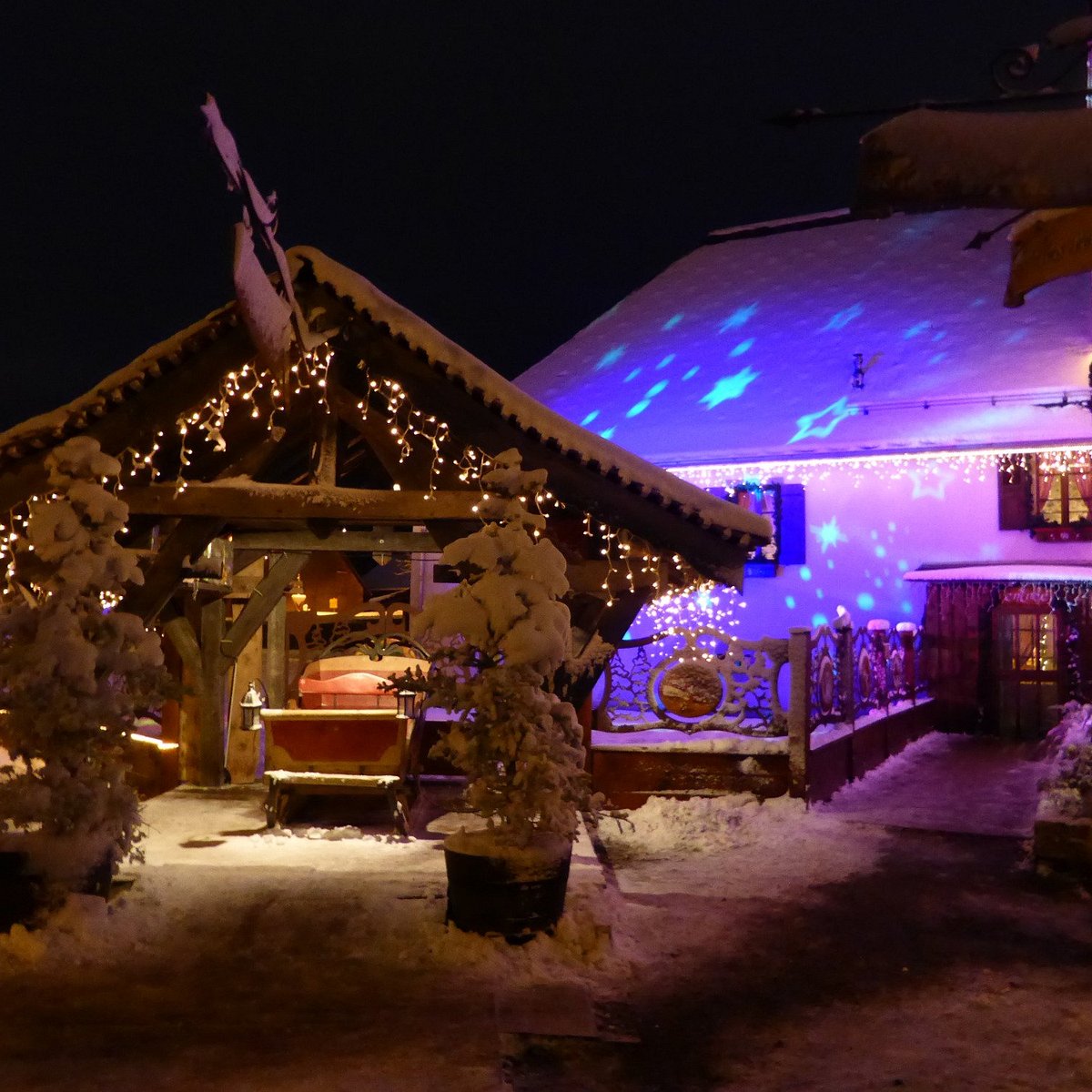 Un gigantesque village de Noël ouvre dans le sud de la France : une  expérience familiale unique