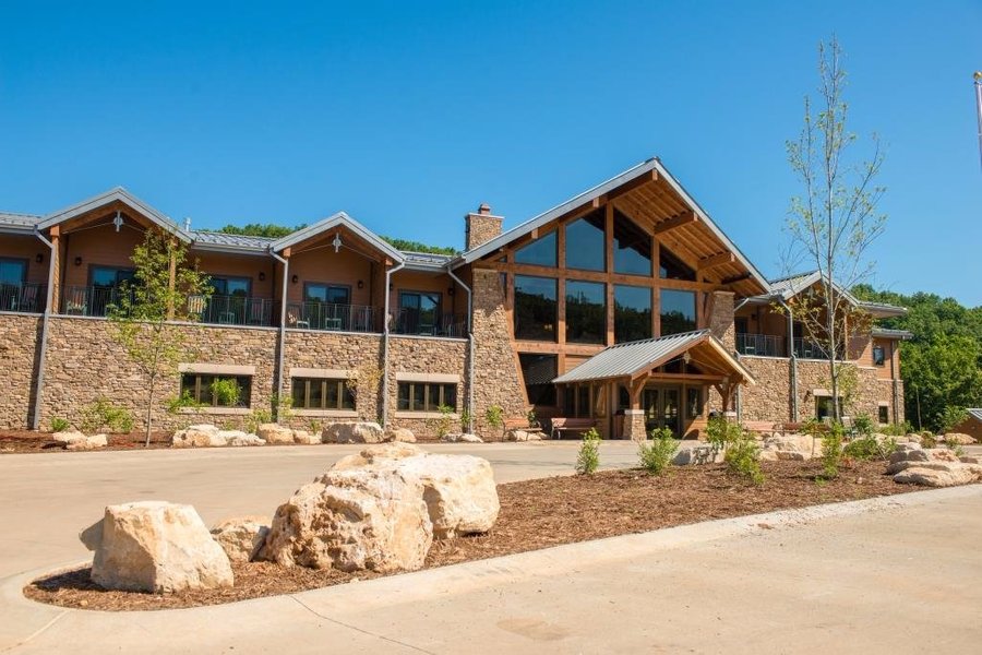 ECHO BLUFF STATE PARK LODGE - Prices & Hotel Reviews (Eminence, MO ...