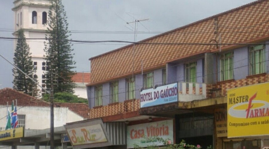 Foto do Hotel Mandaguari. Na ocasião sob nova direção com o nome de hotel do gaúcho.