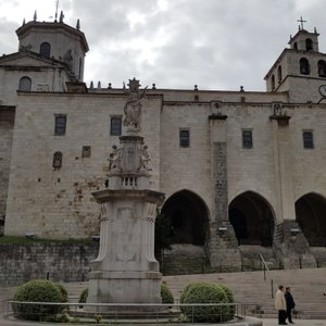 Monumento a Los Raqueros in Santander City Centre - Tours and