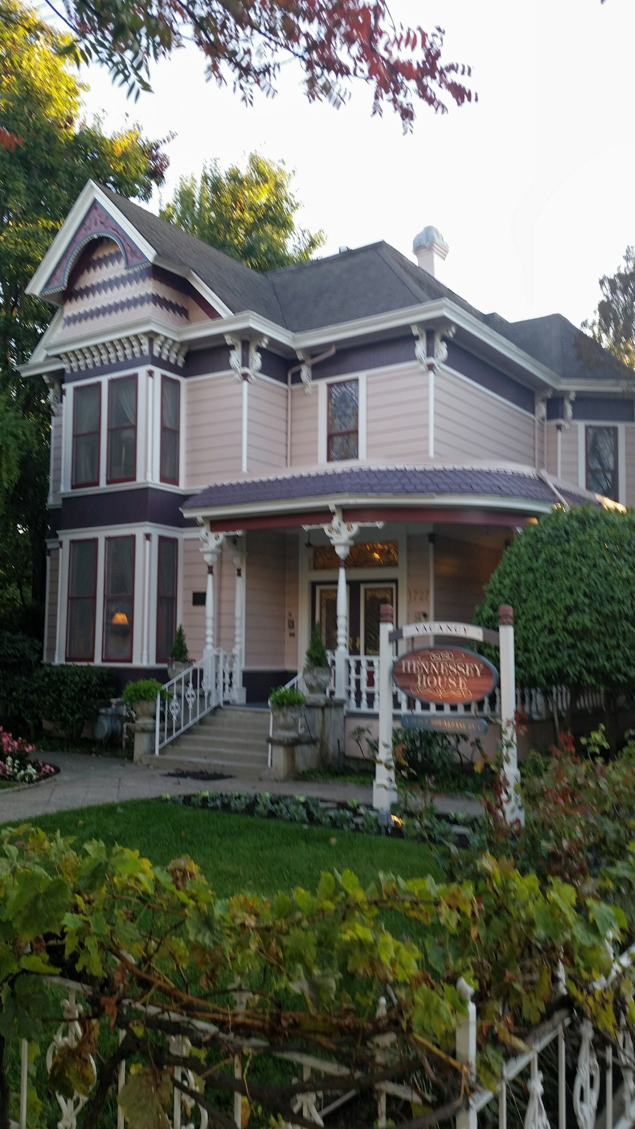 HENNESSEY HOUSE BED AND BREAKFAST - Updated 2024 Prices & B&B Reviews ...