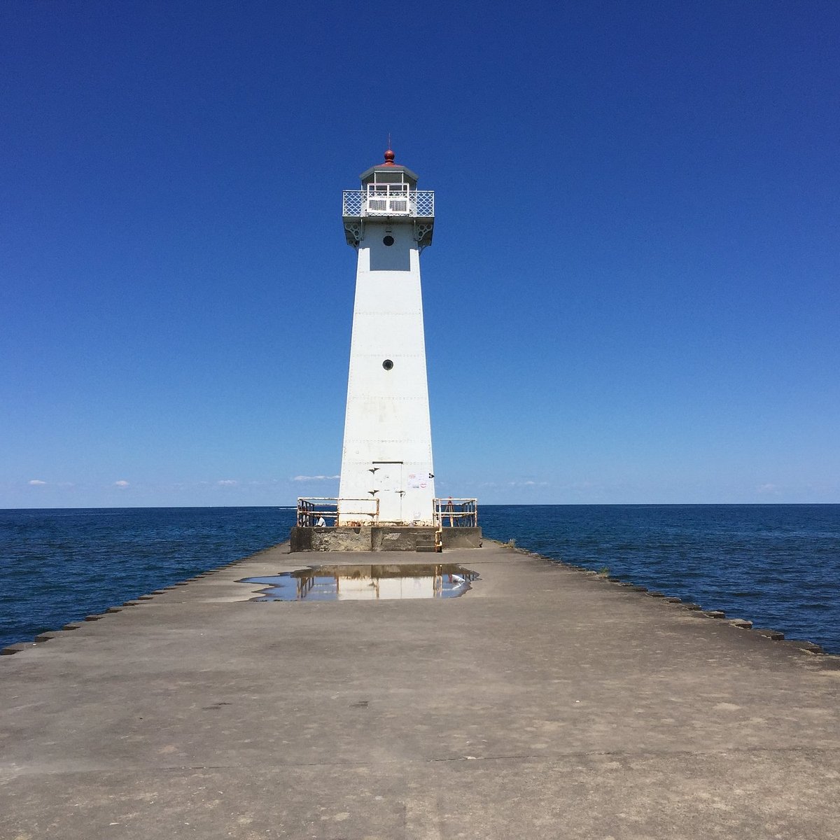 Point beach отзывы. Point Beach. Chimney Bluffs.