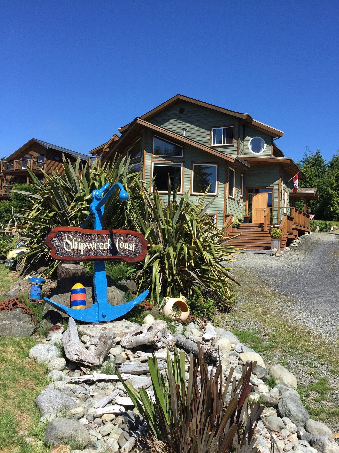 Cynamoka Coffee House And Guest Suites Ucluelet Canada