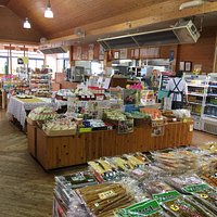 平日で、お饅頭なども少なく、客も少ない