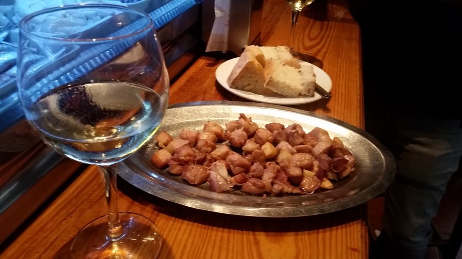 Carne frita con ajos