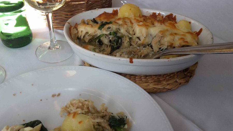 Bacalhau com broa e grelos.