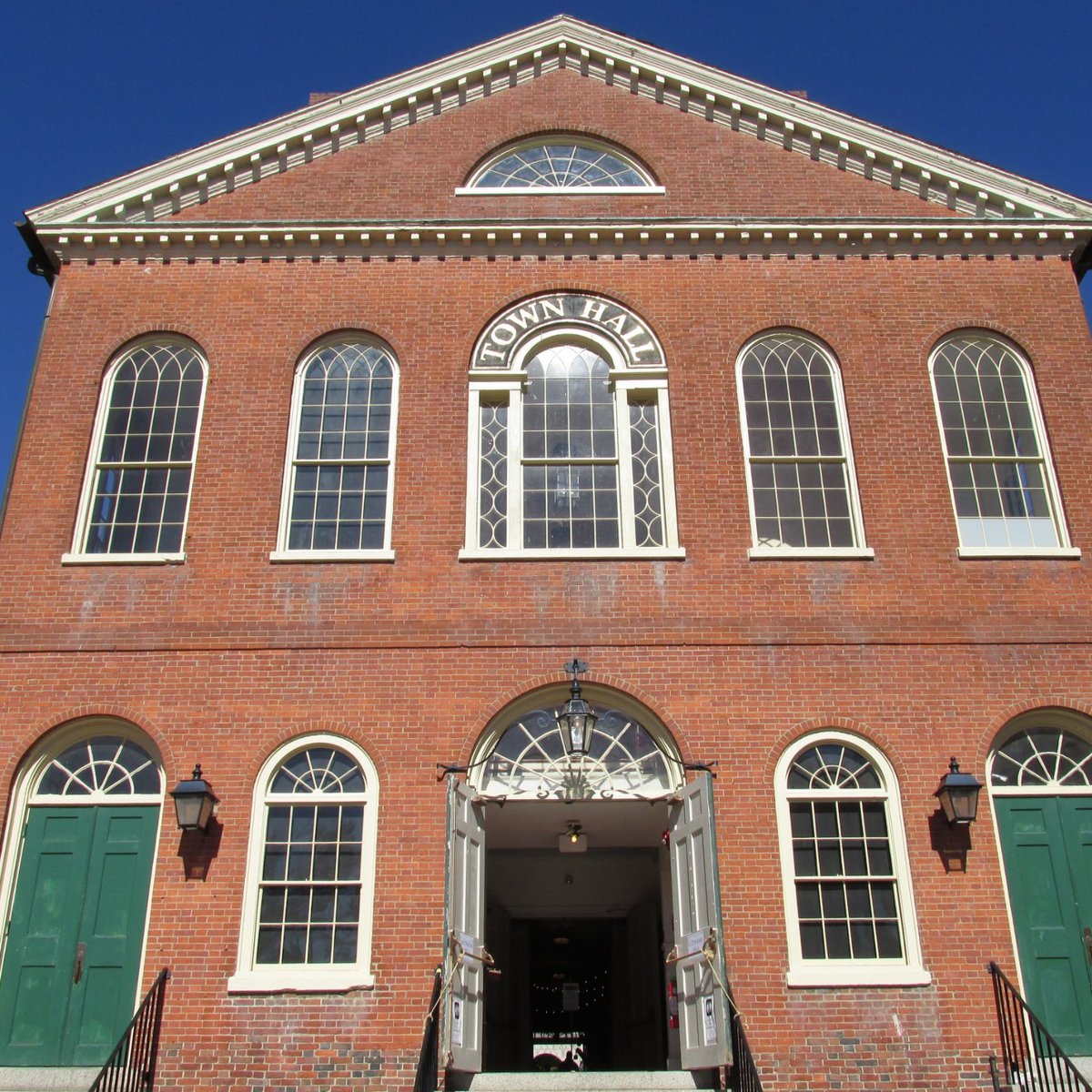 File:Old Town Hall Marketplace.png - Salem Links and Lore