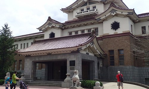 Это здание построено японцами почти сто лет назад