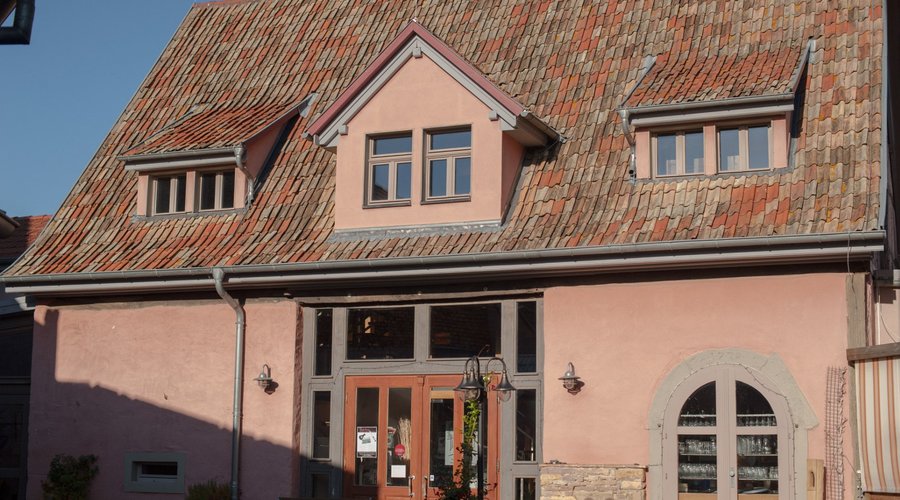 Das Haus - sicher ehemals eine Scheune - vom Hof aus