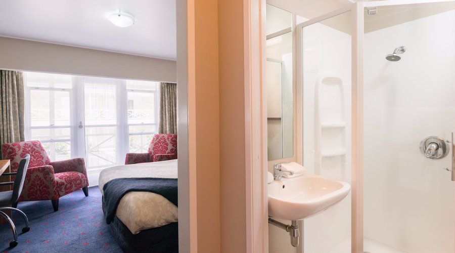 Comfort Studio Bathroom