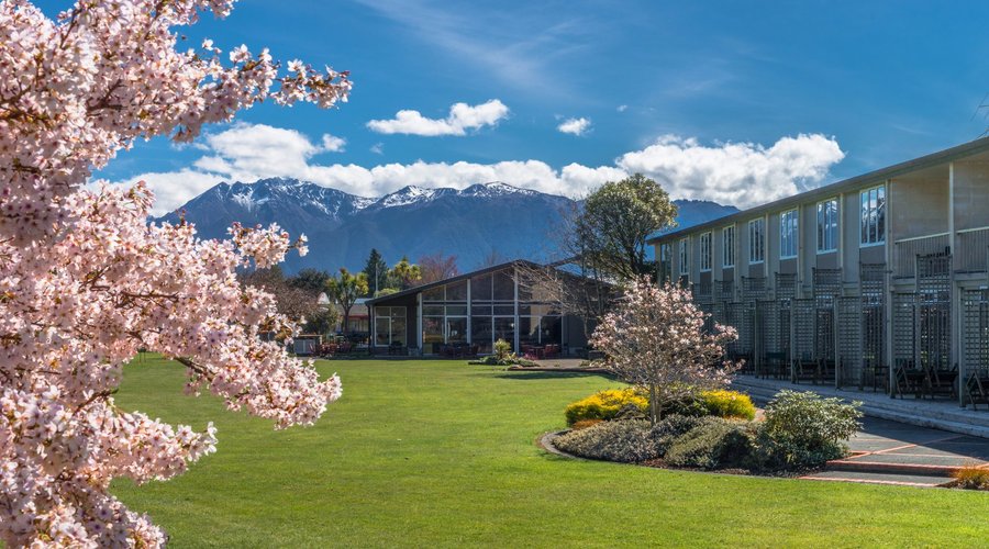 Distinction Te Anau Hotel Exterior overlooks Lake Te Anau