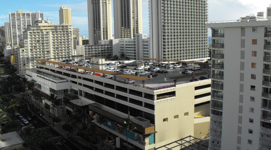 View ot the new Internaitional Marketplace (parking on the roof top).